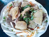 Giòn ngon gỏi gà thân cây chuối